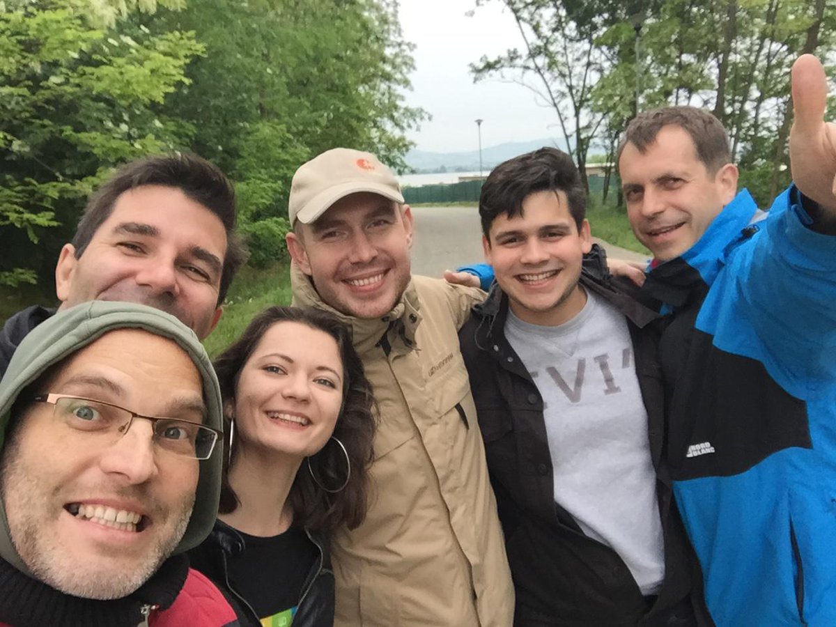SONA__V_'s tweet photo. Piatok strávil #effectixcomSK spolu s #Effectixcom na Morave. Vínko, jedlo a muzika. Teambuilding ako má byť! :) http://t.co/A1y3JeOcu1