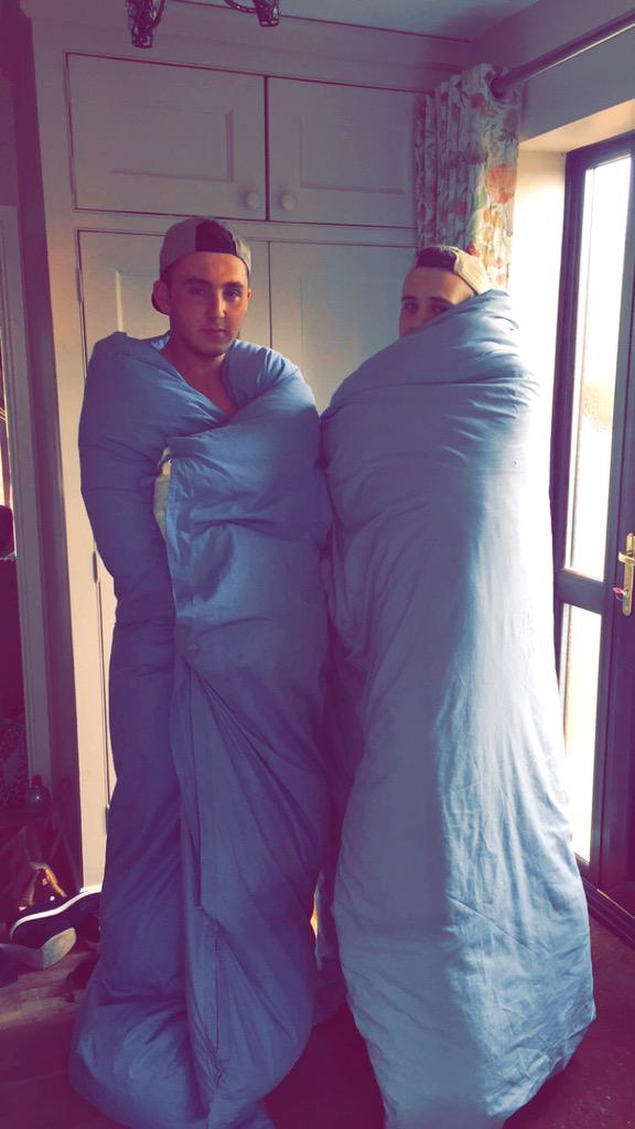 JessLouiseWatts's tweet photo. 😂 could have made an effort lads http://t.co/wtZvlnjA2Q