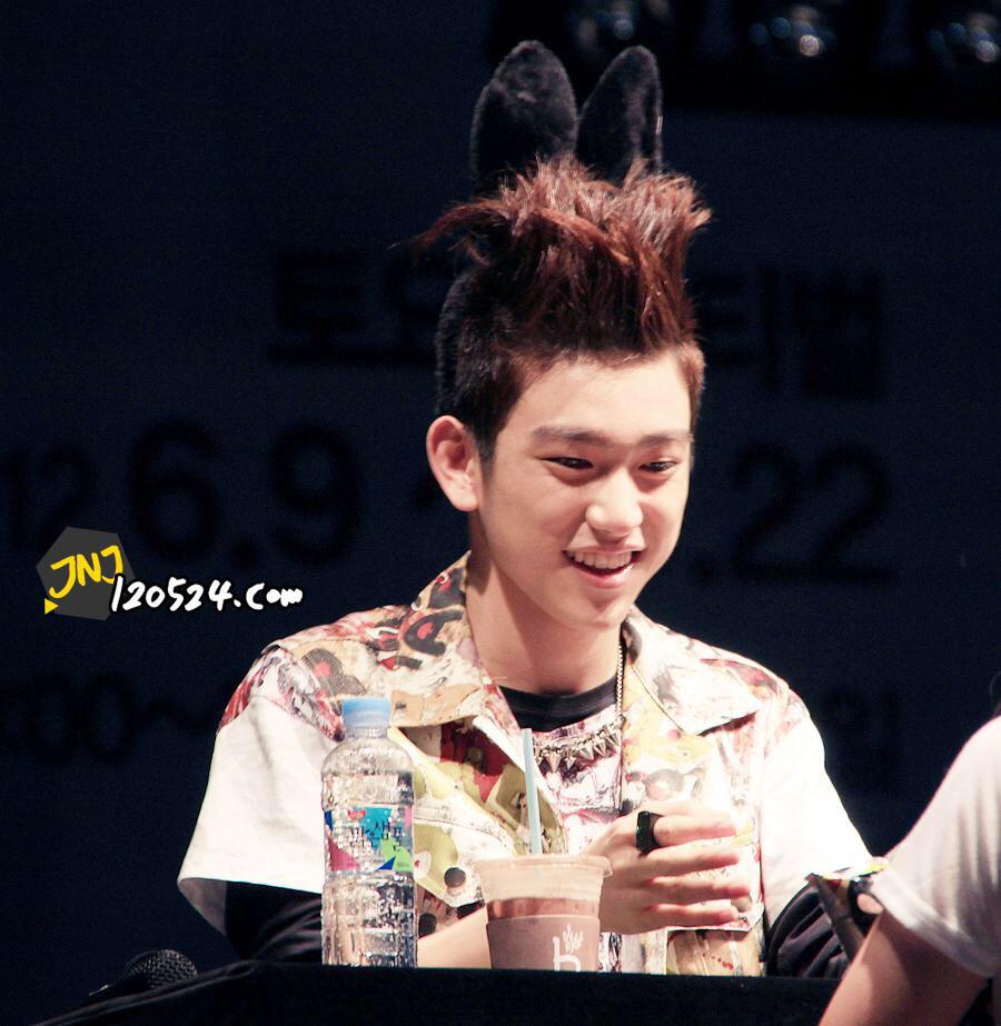 KaewRattika's tweet photo. นางเคยเป็นกาตุ่ยสีจมปูว์มาก่อนนะฮะ คิดดูน้องใส่สีดำ 😁 #3YearsOnTimeWithJJProject http://t.co/SoVTq2hcHx
