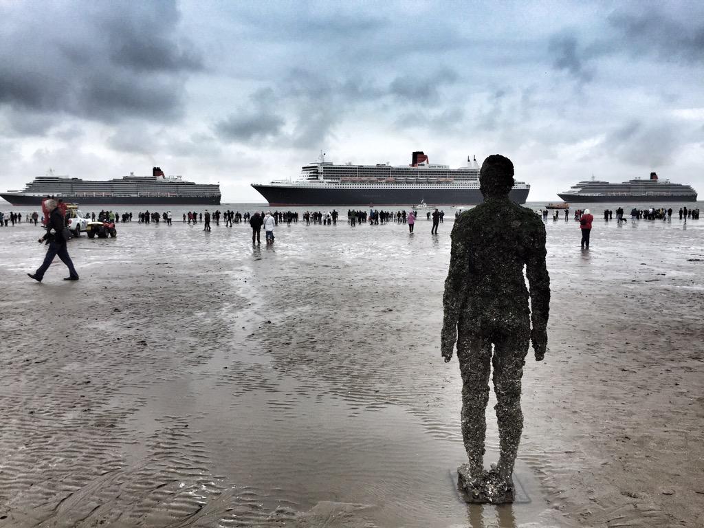 LivEchonews's tweet photo. Amazing #3Queens pic via @beefikeefi http://t.co/YCUqURPHKv http://t.co/6JiD7krgnW