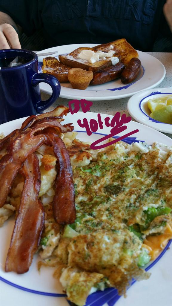 yvonneotero66's tweet photo. Got to eat a healthy  breakfast  to get your day started egg white broccoli omelet http://t.co/n9gF5tdFiI