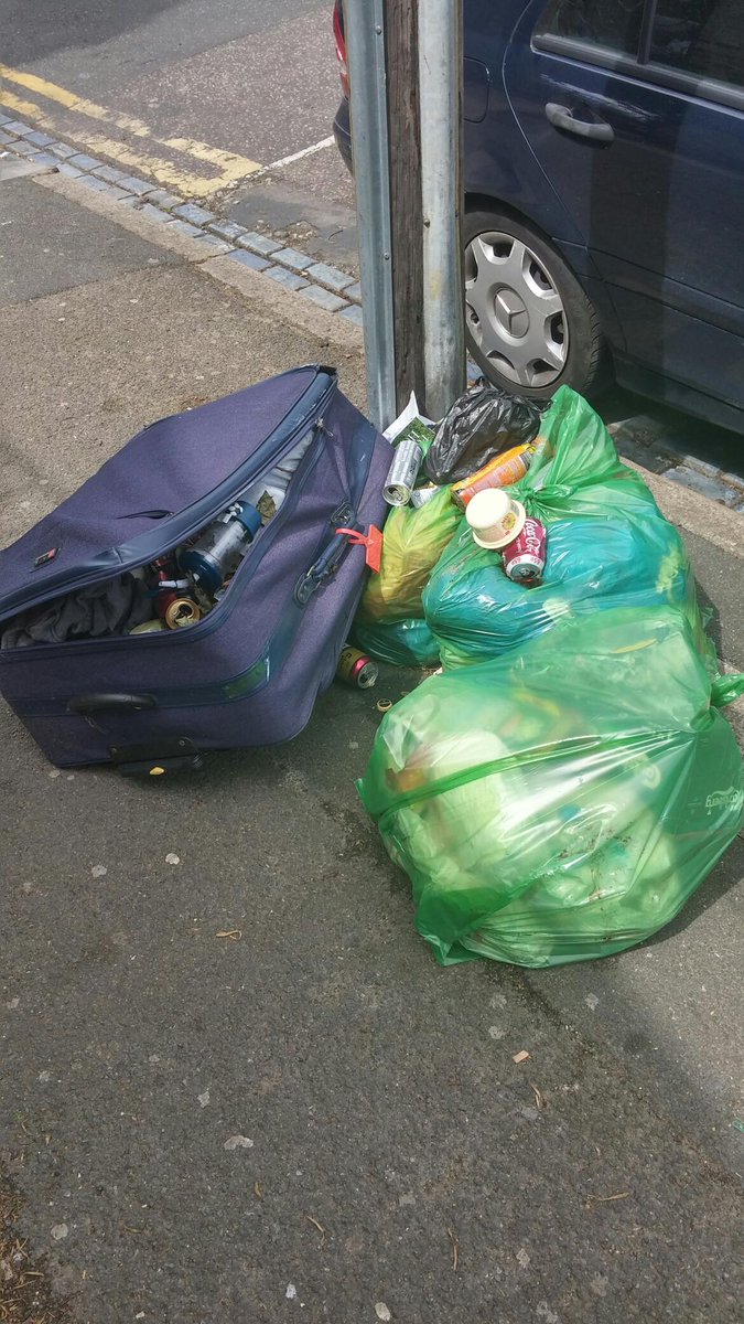 stefansabo's tweet image. Ovšem tohle nikomu nevadí, to je na vedlejší ulici a zřejmě tam není účtenka... #JustHate