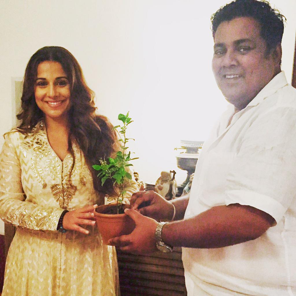 syedmerajhusain's tweet photo. #WorldEnvironmentDay #bhamlafoundation #5thjune at #bandra #carterrd http://t.co/Ub9r9MKAAP