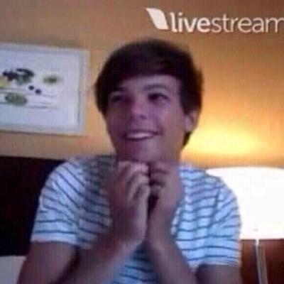 hi !! my name's louis, i'm not really a sailor, but i love candy, cuddle n you {if you're nice !!} rt for me ? 👼🏼🌟