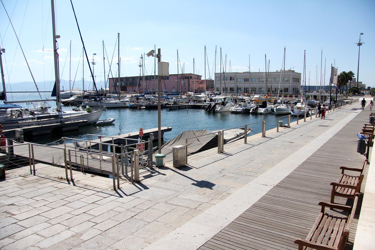 CagliariAPP's tweet photo. Godiamoci il sole nella pausa pranzo. #cagliariapp #lacittachecerchi http://t.co/2pvaYn0UaW