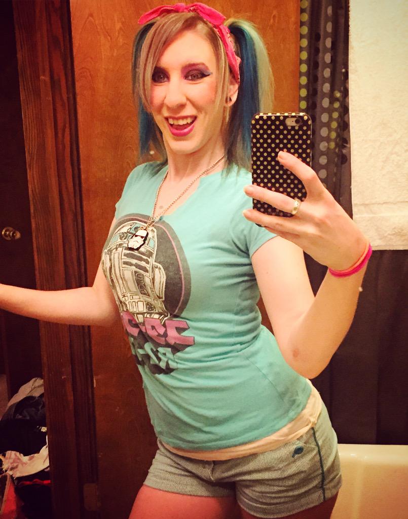 GuNz_Yo's tweet photo. @artoo_bot Thanks R2!!! For always being there for me and always matching my hair! #R2D2 #starwars #droidimlookingfor http://t.co/lvQx6DvdjO