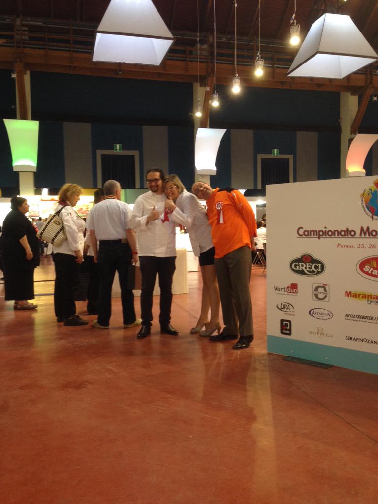 MicolPisa's tweet photo. #campionatomondialedellapizza2015 #Parma #giuratadigara http://t.co/gKRVKJTnNF