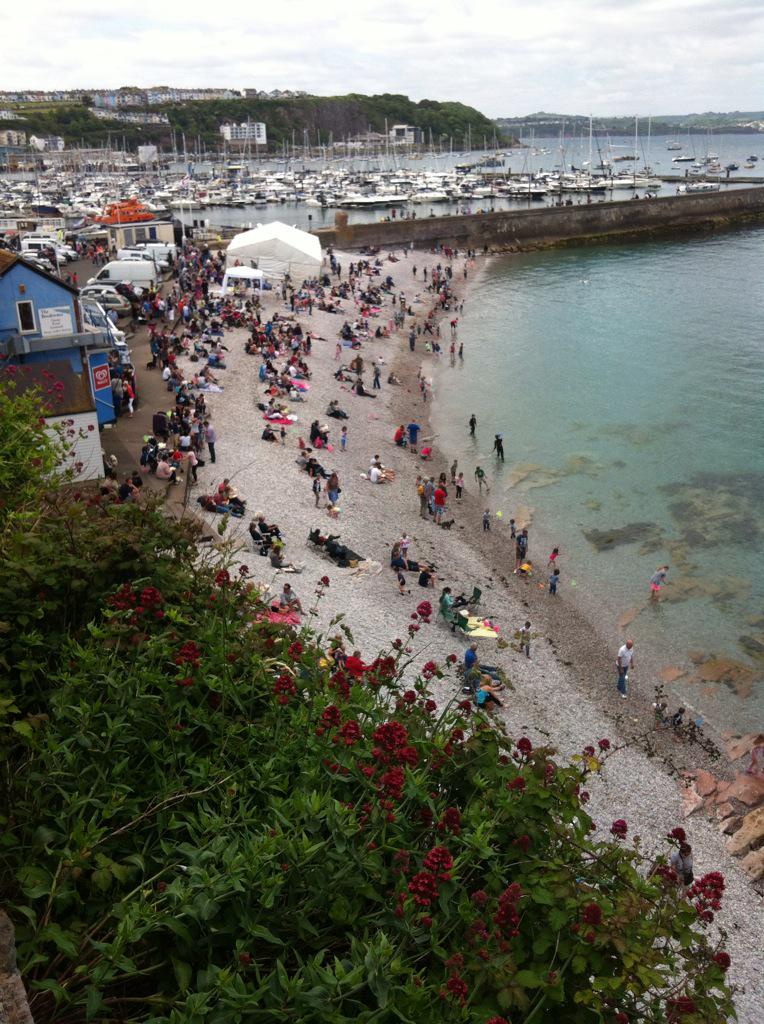 Brixham's tweet photo. This is what @BrixFest brings to #Brixham  @MillieandMe1 @BreakwaterBeach @RockfishBrixham @Bistro46 http://t.co/V5s2pPehfd