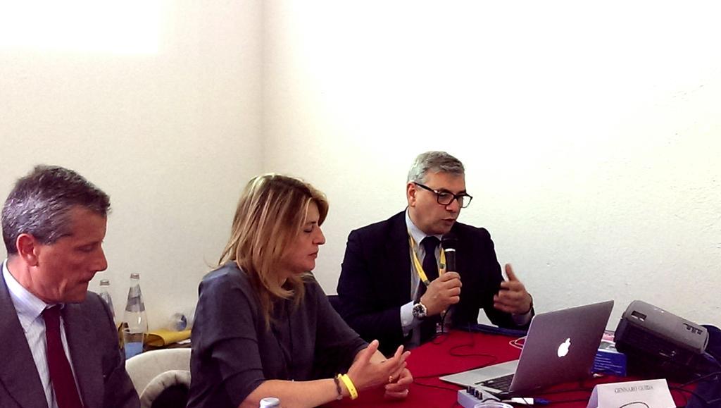 InterDigitale's tweet photo. Gennaro Guida di #Estensa presenta #casehistory #internazionalizzazione digitale in #Europa del #Food #vitignoitalia http://t.co/HuLxt30d68