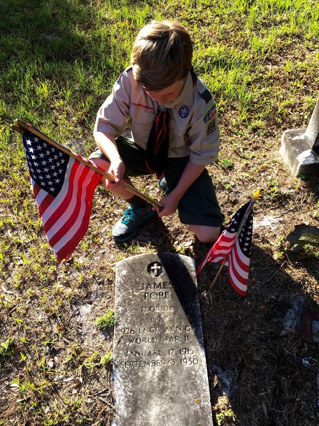 krav_surfer's tweet photo. Remembering those who served on this Memorial Day. Planting flags. #Scouting #troop854 http://t.co/mokvVzWkiw