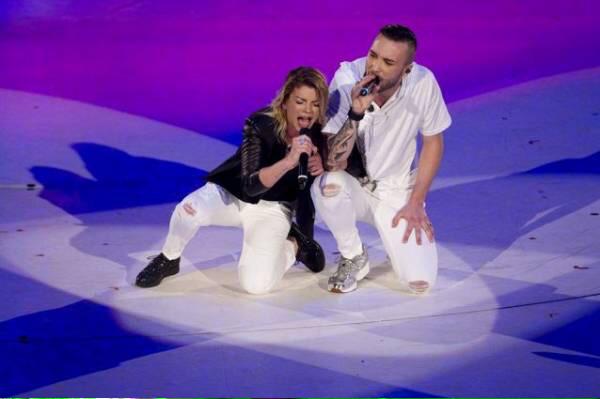 Honiro's tweet photo. Tanti auguri a Emma Marrone che oggi compie gli anni! :) http://t.co/wZaLfe9pkR