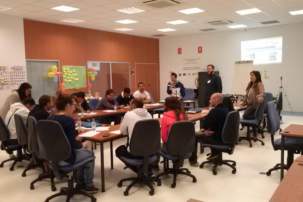 AnaRubioBorque's tweet photo. Esta mañana .@lanzayud viviendo una experiencia nueva con personas increibles de @GrupoReyArdid #Calatayud #apoyo http://t.co/fWbkMa7u2v