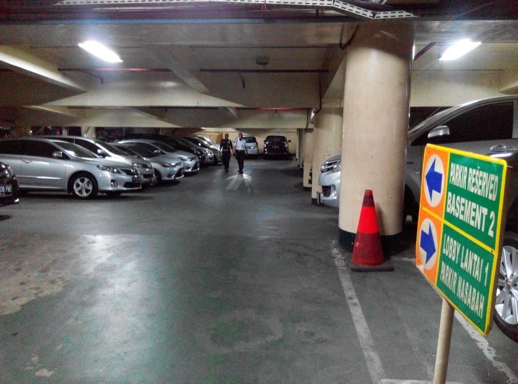 parkinghall's tweet photo. Wisma Mandiri Jl. MH Thamrin http://t.co/8by3kbRWNk