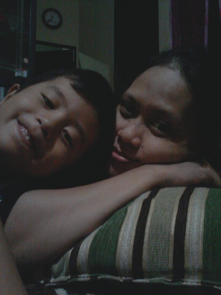 ErnaNaufrel's tweet photo. bukannya belajar malah narsiz.... hehehehe http://t.co/z2Cvi5OX5b