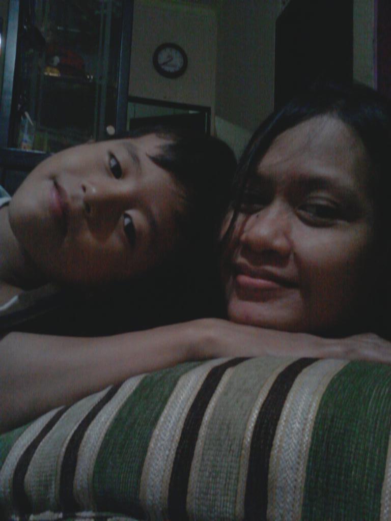 ErnaNaufrel's tweet photo. bukannya belajar malah narsiz.... hehehehe http://t.co/z2Cvi5OX5b