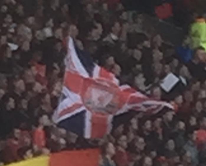 NowtyTips's tweet image. Get this shite off the kop!