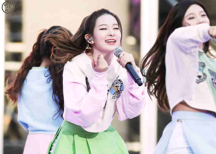 5REDVELVET's tweet photo. [HQ] 150523 RED VELVET at 2015 Dream Concert

SEULGI by 94irreplaceable (2) http://t.co/bmVRQQJuQz