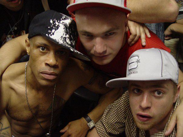 theflowmag's tweet photo. Совместное фото Касты с Guru и другие моменты фестиваля Hip Hop All Stars за 10 лет http://t.co/ECLOih3AnV http://t.co/jLQKOZPYz2