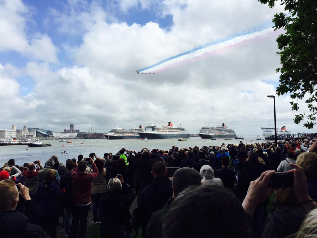 ACCLiverpool's tweet image. Amazing flyover by @rafredarrows for #3Queens #Cunard175