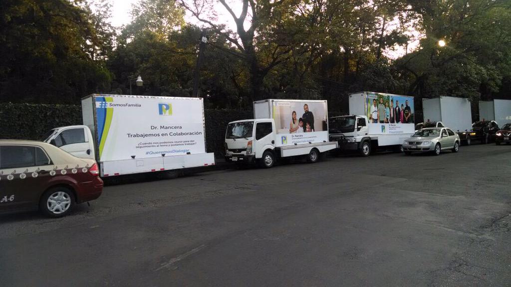 ConsejoPm's tweet photo. Todo listo ya comenzaron a llegar lasunidades para #caravana #SomosFamilia #trabajoenpublicidadmóvil @ManceraMiguelMX http://t.co/13t5hh7qsM