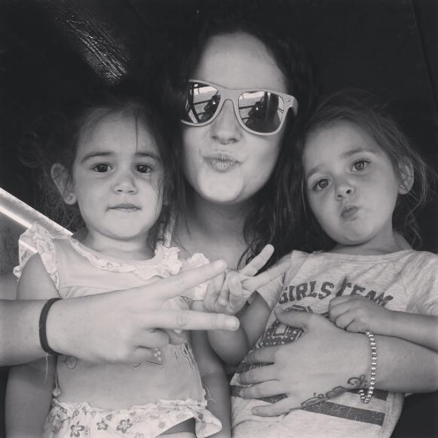 MuyDeMi's tweet photo. El cumple del hombre de mi vida. Y mis niñas preciosas, que las adoro. Os quiero muchísimo❤ http://t.co/0QtJZBXNt8