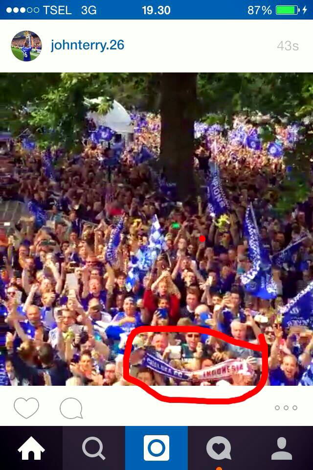 CISCbandung's tweet photo. Chelsea Indonesia ada di antara ribuan Fans Chelsea di London. PRIDE !! http://t.co/rrYusFHrH0