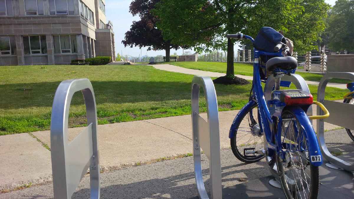 REstephmcl's tweet photo. Biked to work today using the new bike share system in #HamOnt. Loved it, @SoBiHamilton!  #biketoworkday2015 http://t.co/K0qbuH26oS