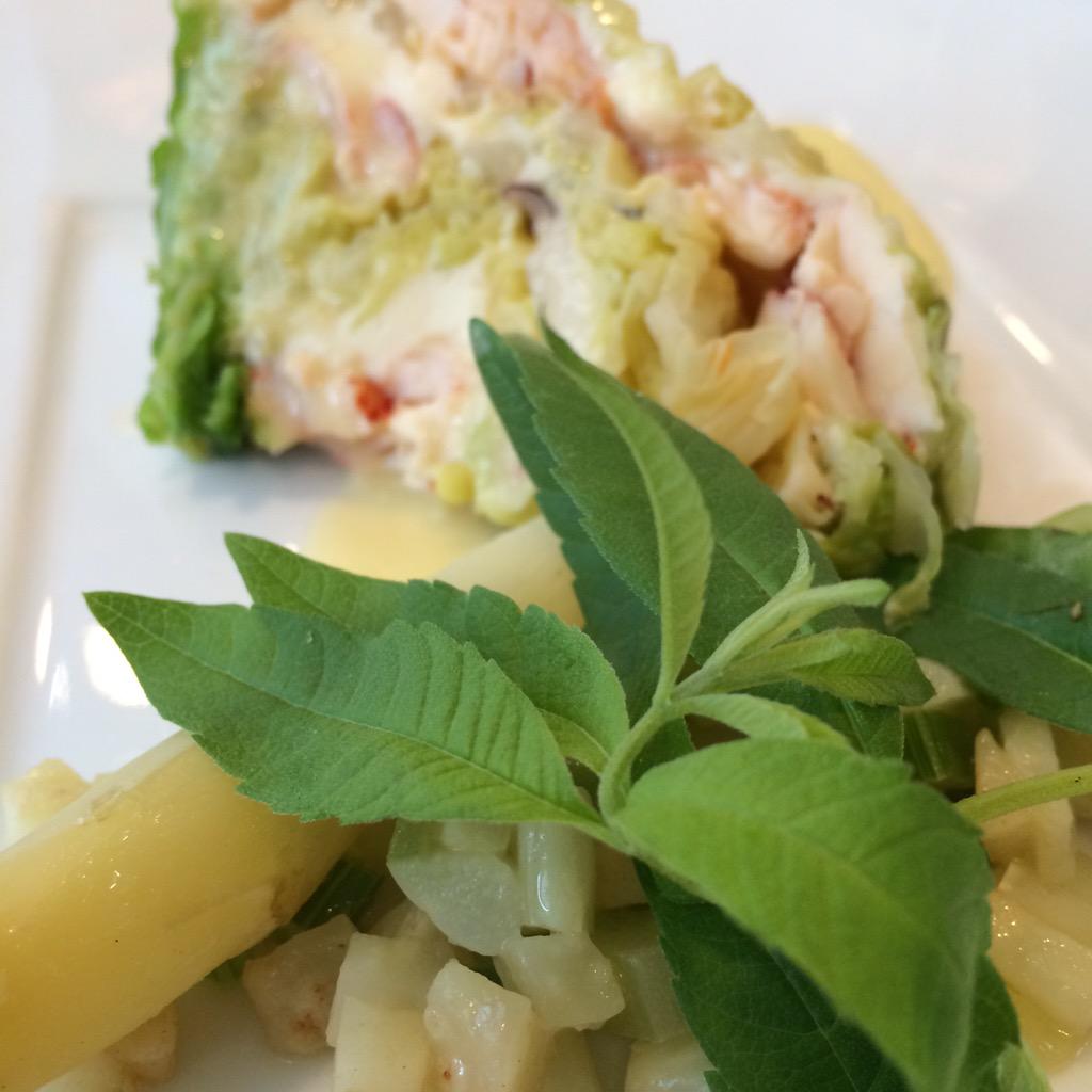 Emilie_Ros's tweet photo. #ChoisisLeBonheur de déjeuner au #ClubDesLoges @FFTennis_VIP ... #AdieuMonSlim #FoodPorn #RGVIP #RG15 http://t.co/C3hfeXrE6J