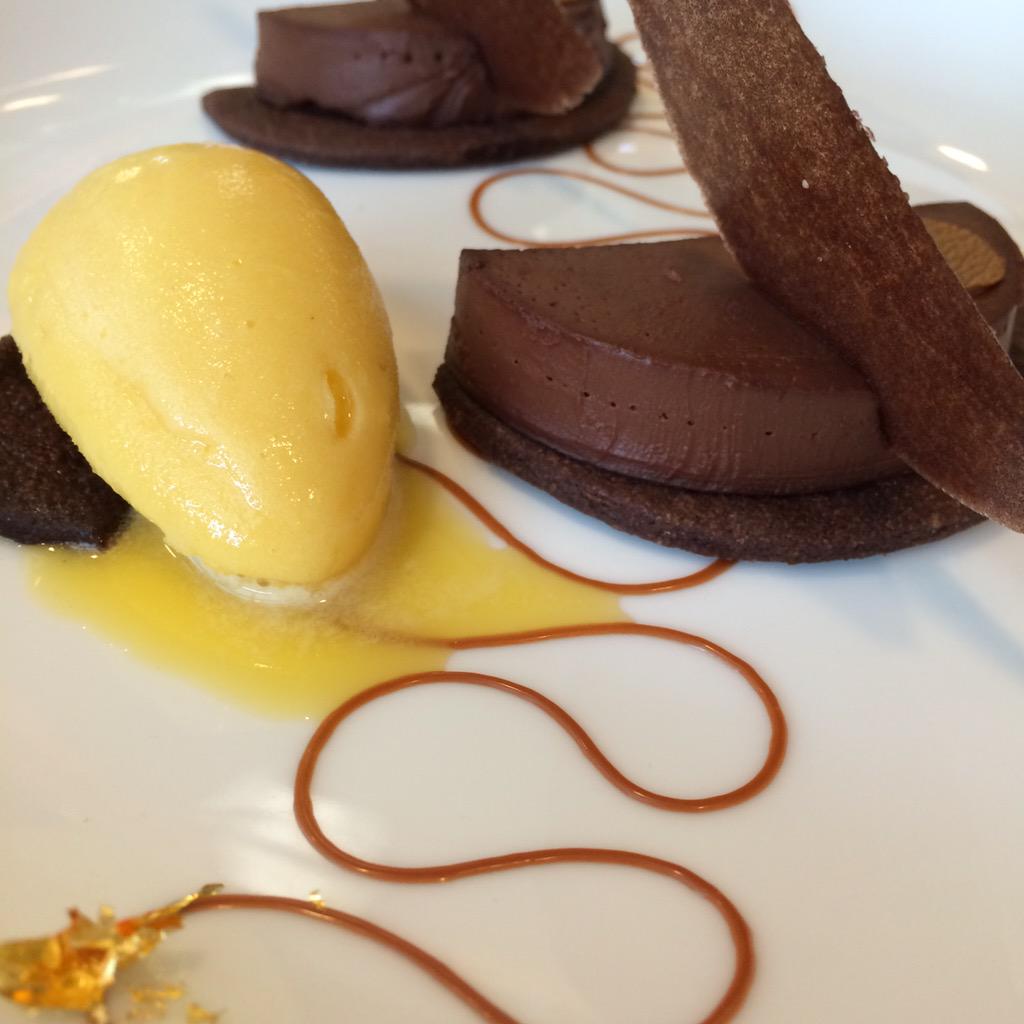 Emilie_Ros's tweet photo. #ChoisisLeBonheur de déjeuner au #ClubDesLoges @FFTennis_VIP ... #AdieuMonSlim #FoodPorn #RGVIP #RG15 http://t.co/C3hfeXrE6J