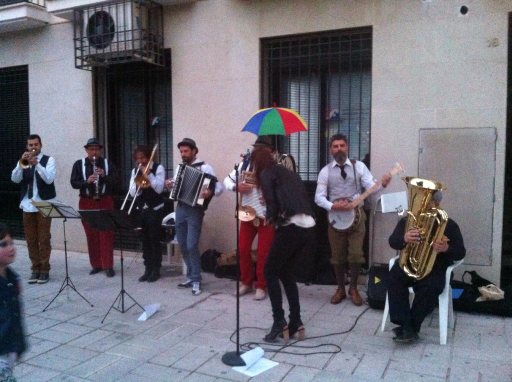 nemrac110's tweet photo. @Dixie_Project con la 'marching band' http://t.co/RT7Q3aDN1r
