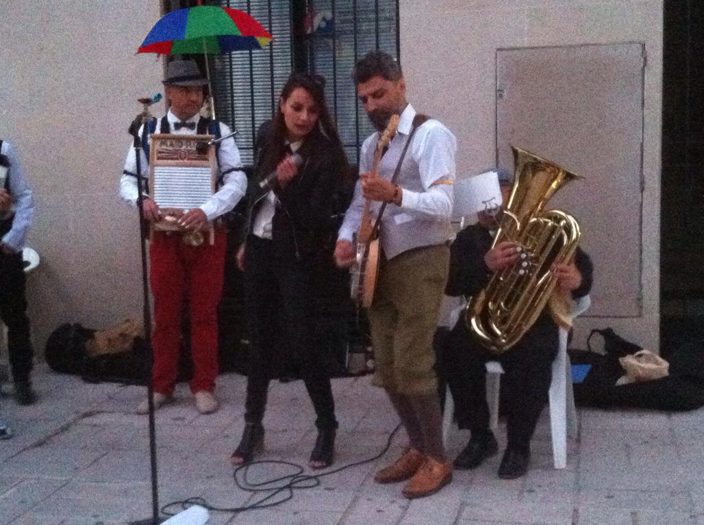 nemrac110's tweet photo. @Dixie_Project con la 'marching band' http://t.co/RT7Q3aDN1r