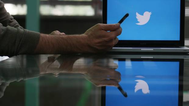 GlobeSmallBiz's tweet photo. 10 questions business owners should ask about a paid social campaign http://t.co/c8xO7U6J4b @senginepeople http://t.co/nk7VyZXHNG