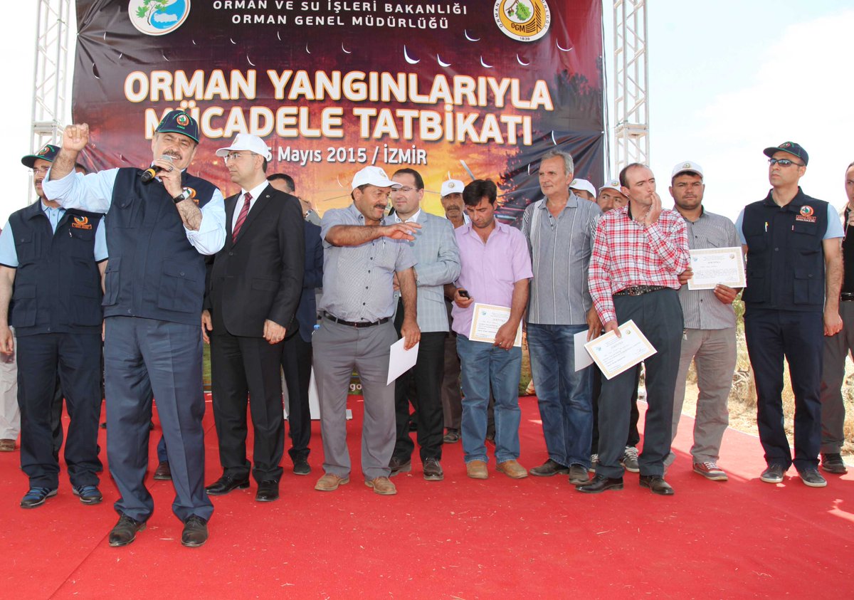 VeyselEroglu's tweet photo. Orman yangını tatbikatı sonrası orman alanı içindeki aşılı zeytin ağaçlarının kura ile dağıtımını gerçekleştirdik. http://t.co/o1NjCDLADy
