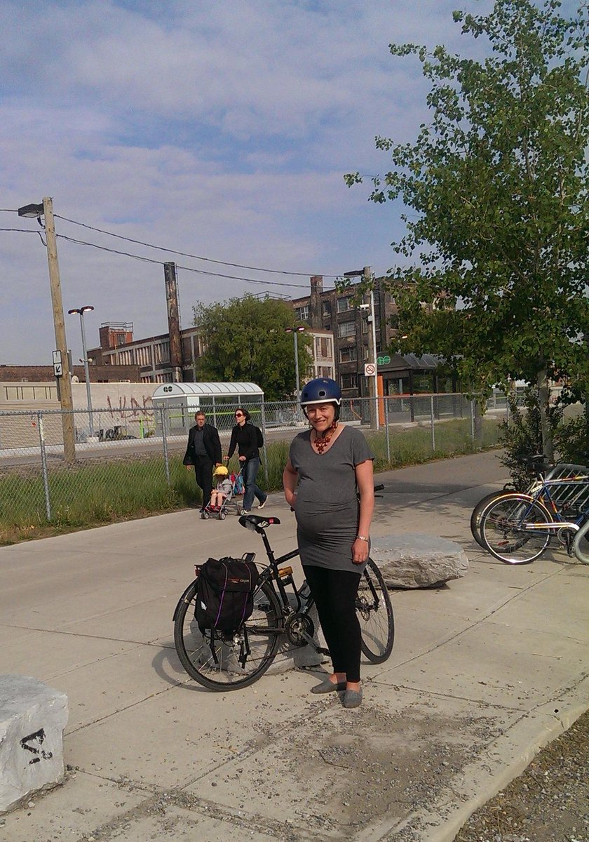 AubreyLinx's tweet photo. It's a beautiful time in my life to be biking to #GOtransit, and a beautiful #biketoworkday this year! http://t.co/zglFUBUpha