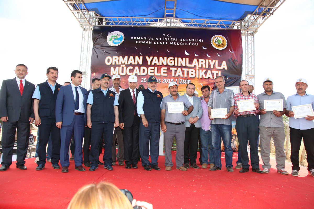 VeyselEroglu's tweet photo. Orman yangını tatbikatı sonrası orman alanı içindeki aşılı zeytin ağaçlarının kura ile dağıtımını gerçekleştirdik. http://t.co/o1NjCDLADy