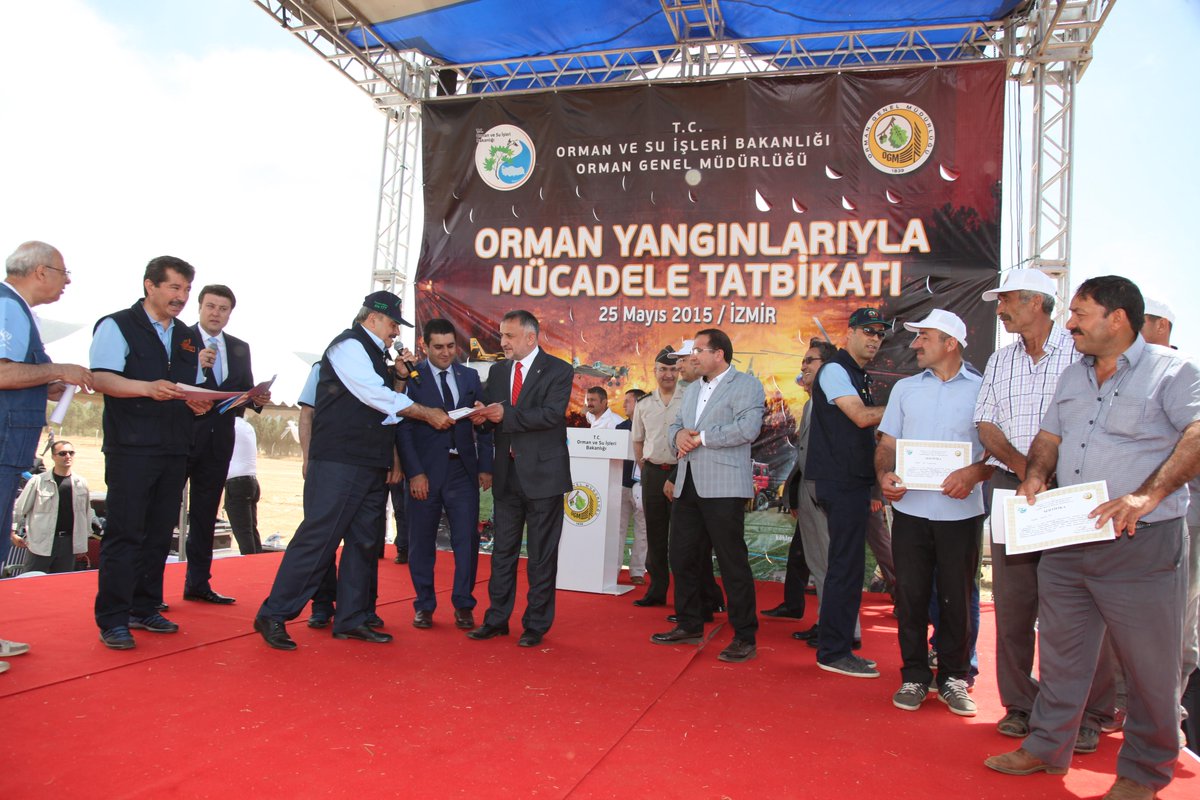 VeyselEroglu's tweet photo. Orman yangını tatbikatı sonrası orman alanı içindeki aşılı zeytin ağaçlarının kura ile dağıtımını gerçekleştirdik. http://t.co/o1NjCDLADy