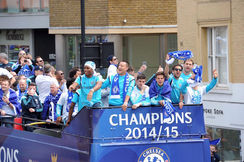 kuki47's tweet photo. Paisanos! @cesc4official @CesarAzpi #chelseaparade #Champions http://t.co/elVha4awua