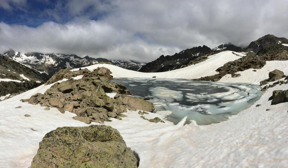 IbonesPirineo's tweet photo. Ibones de Brazatos, hoy.
@Valletena @CasaFerrando @metodoalpino @Diario_Alpino

Preciosa foto de @baldito_ GRACIAS ;) http://t.co/kpz3TCXXux