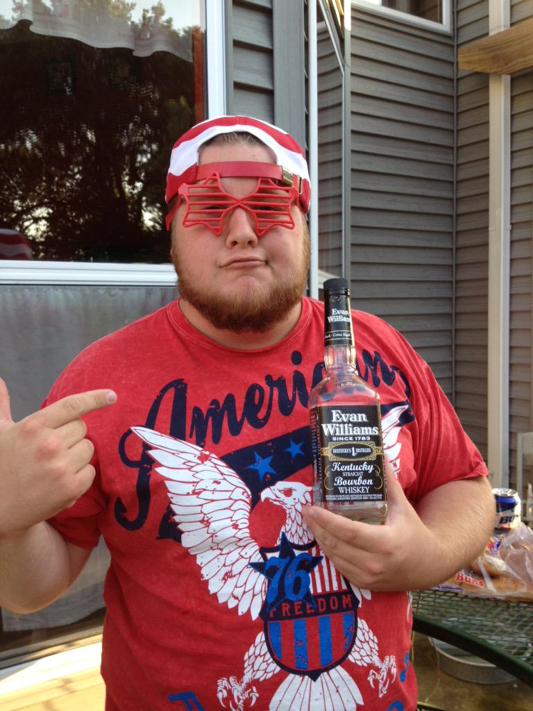 jesvinc's tweet photo. It's muh biff's bday! #lilstumpy #dump #tripleD #debbiedonk #primetime #bigsexy #hunk #twentyfour http://t.co/SDFec0eP7D