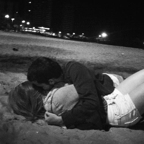 Lupadolce's tweet photo. http://t.co/UUqAixjmCK                                  
#kiss #love #passione #couples #romance http://t.co/3Hv5NIEFDk