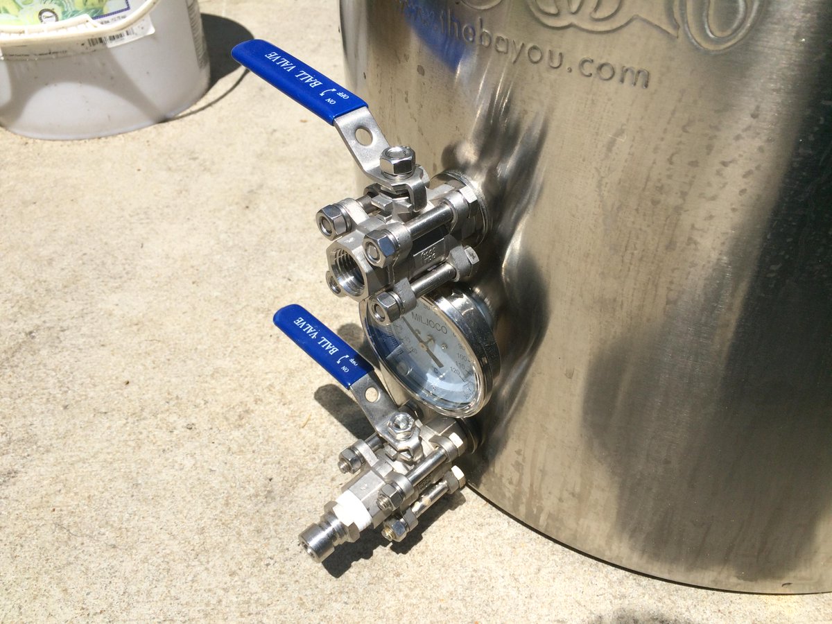 AlesOfTheDead's tweet photo. Add a Whirlpool to your Brew Kettle!  http://t.co/nw6zFRDDwi  #homebrew #DIY http://t.co/R4qVgRq547