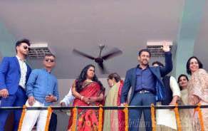 _BeingArmaan's tweet photo. #RevealBBFirstLook
Inside Picture: Salman Khan arrives in Mandi for sister Arpita Khan Sharma’s wedding reception - http://t.co/2N0CZvYCKl