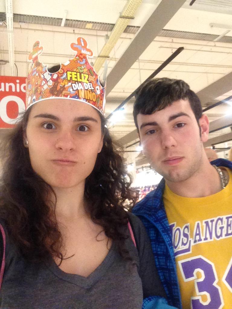 SilviaCuestaL's tweet photo. Este es @rubensonic44 con una principesa ❤️ http://t.co/zbC1ZgzO3z