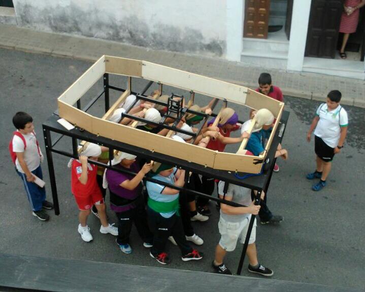 CapatacesSoleda's tweet photo. @CofradeCastil @TCLaSacristia Que no se pierda nunca la semilla cofradiera . http://t.co/ZIPfu9Oz4h