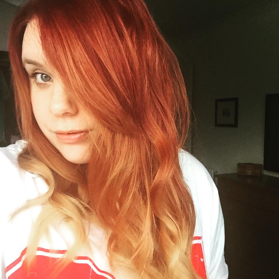 LittleNommer's tweet photo. It's not perfect but looks alright curled. I can't afford the salon :P http://t.co/6QnLMFq0ib
