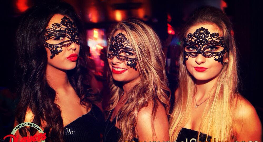 rach282828's tweet photo. Work with the hostesses. 😍😍😍 #work #vegas #girls @PlayersBarBham http://t.co/irlSgBNBUm