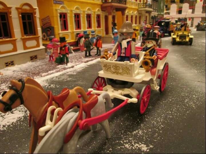 amclicks_'s tweet photo. No hay carro más bonito en esta #Alemania nevada de #sanjosedevalderas #amclicks #orgullofriki #playmobil #madrid http://t.co/7bzvQcE7FV