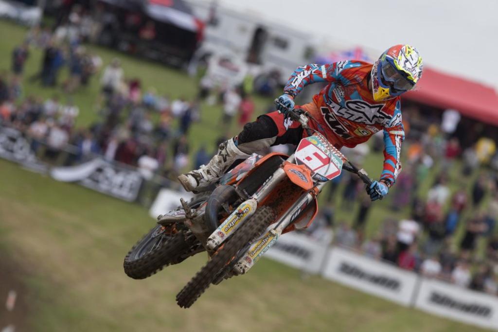 redbullESP's tweet photo. Ojito con @JorgePrado61 que no suelta el liderato del Europeo de #motocross http://t.co/jNEKj6mdNa #MatterleyBasin http://t.co/HJZ7MwBOjW