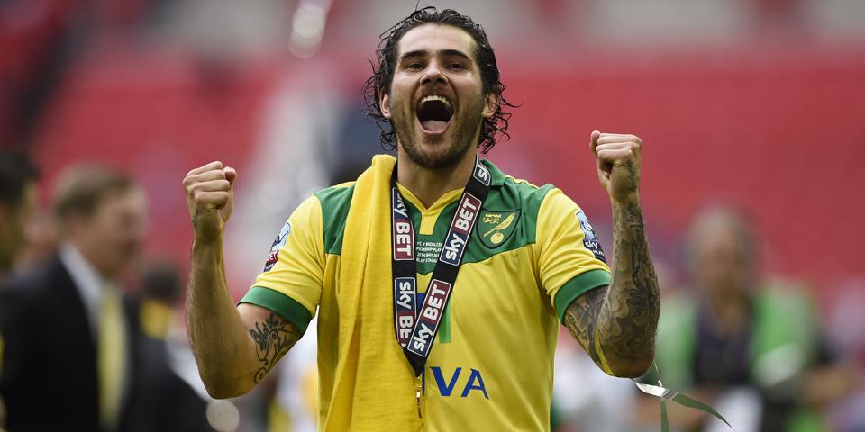 NorwichCityFC's tweet photo. PREMIER LEAGUE | #NCFC's Player of the Season celebrates. #OurFinalStep http://t.co/FG0Nsm0rNN