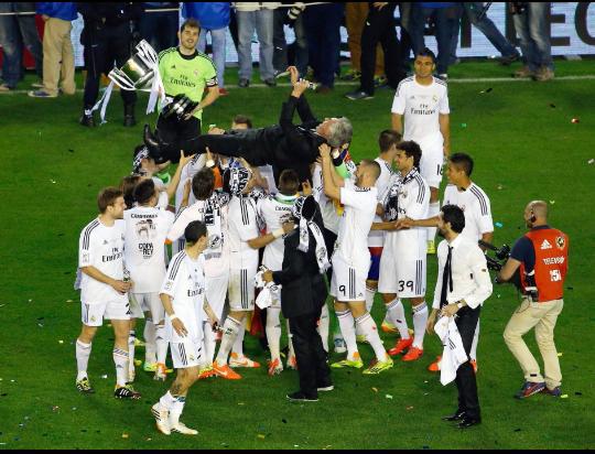 SiempreDelRMCF's tweet photo. Muchas Gracias Por Tanto @MrAncelotti. #GraciasAncelotti http://t.co/CKuAg4ZCKK